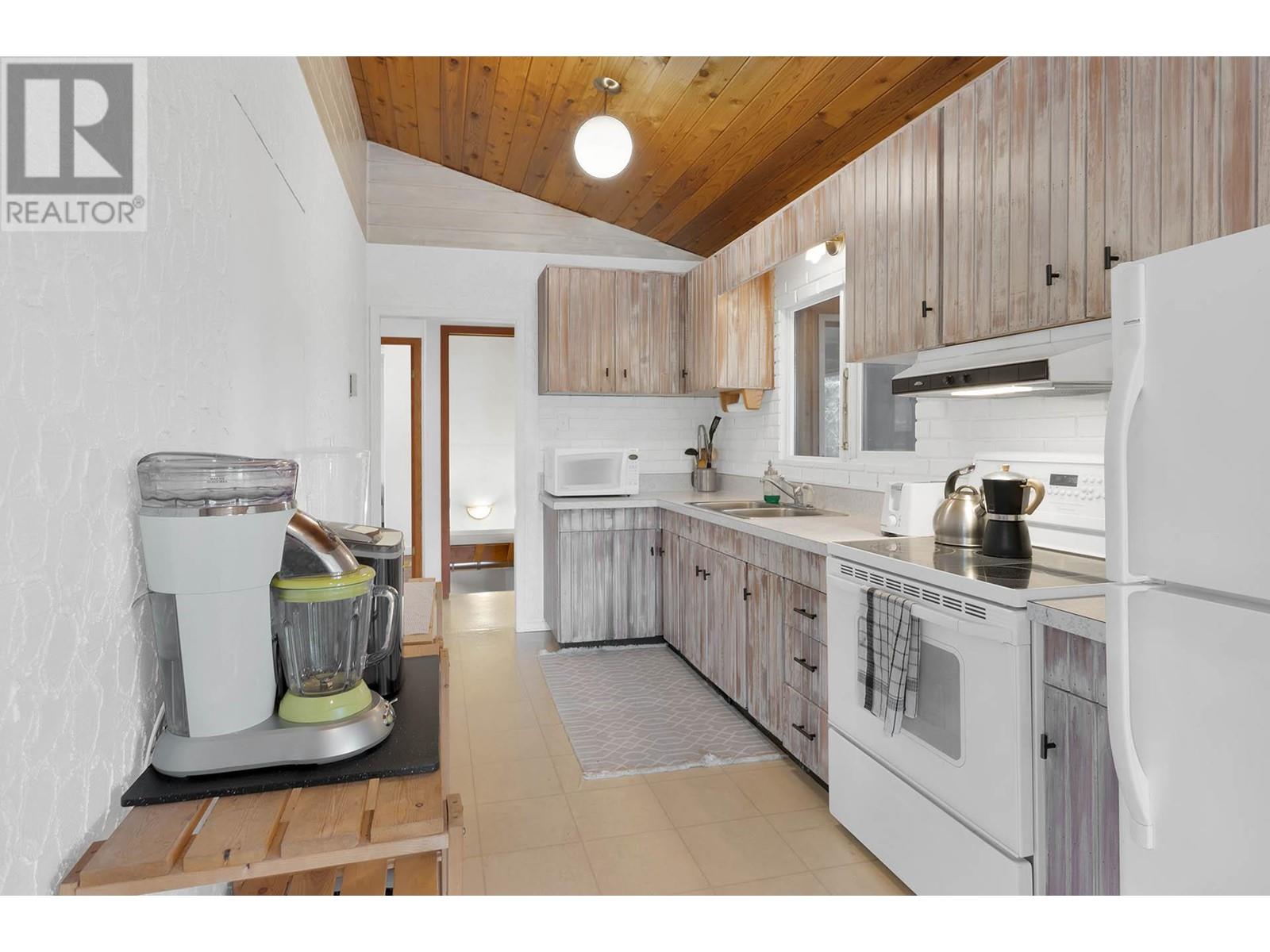 2252 Noakes Road, Magna Bay, British Columbia  V0E 1M7 - Photo 17 - 10349768
