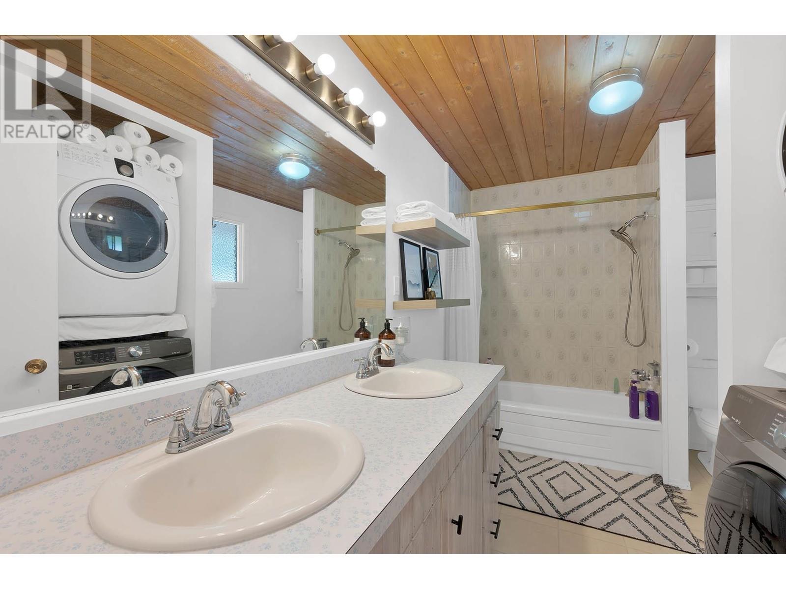 2252 NOAKES Road, Magna Bay, BC V0E1M7
