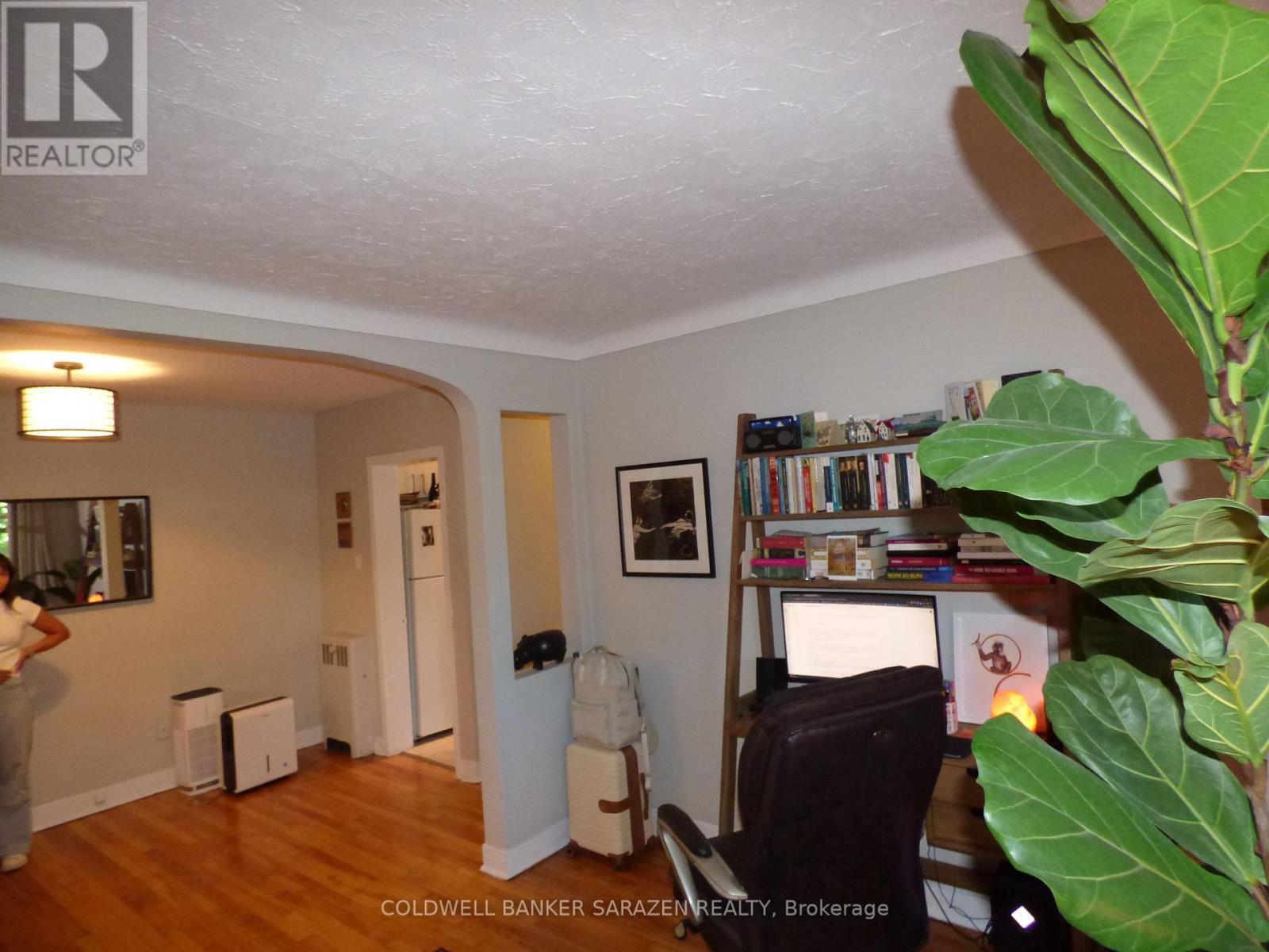 2 - 682 Irene Crescent, Ottawa, Ontario  K1Z 7J1 - Photo 5 - X12183414