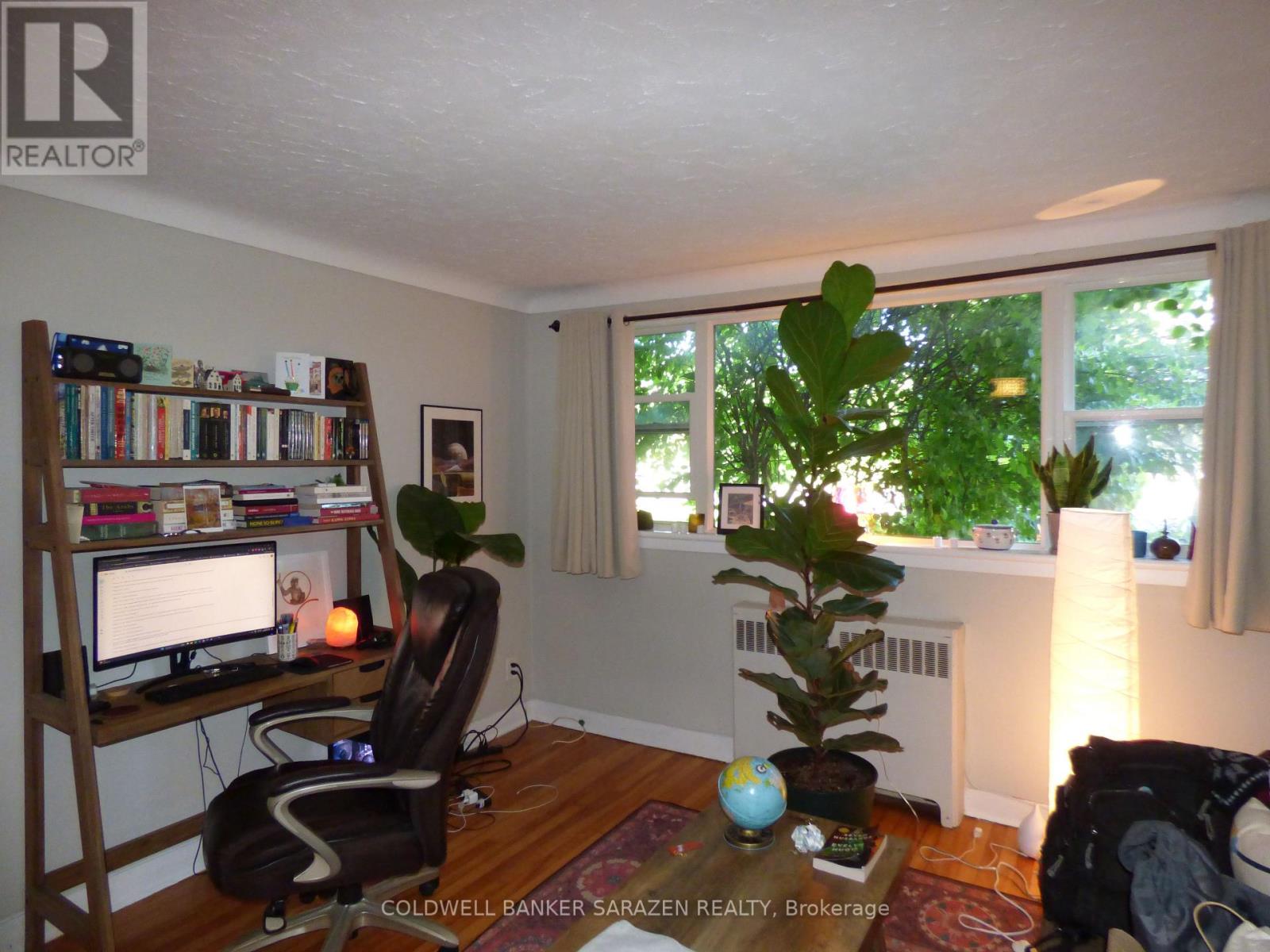 2 - 682 Irene Crescent, Ottawa, Ontario  K1Z 7J1 - Photo 6 - X12183414
