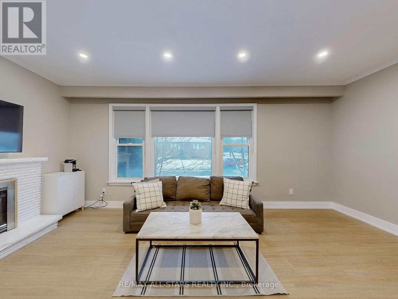 105 Betty Ann Drive, Toronto, Ontario  M2N 1X1 - Photo 2 - C12033030