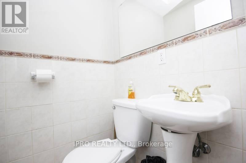 19 Dunsany Crescent, Toronto (Willowridge-Martingrove-Richview), Ontario  M9R 3W7 - Photo 18 - W12182548