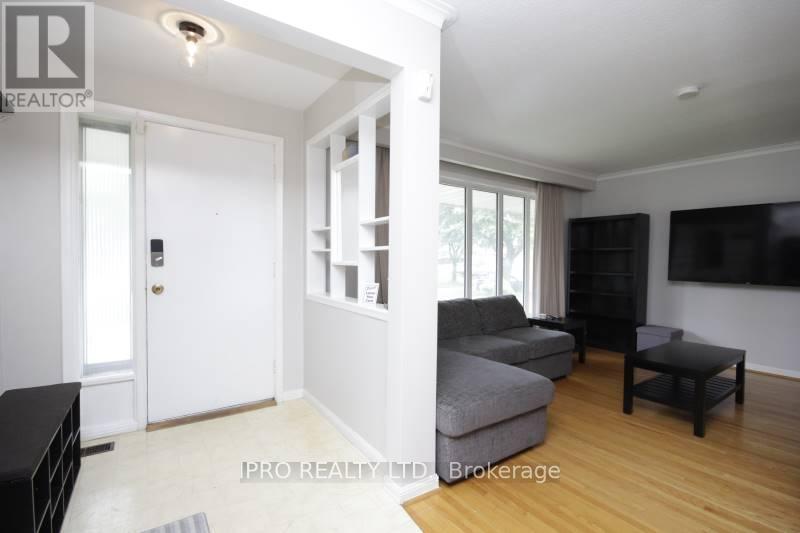19 Dunsany Crescent, Toronto (Willowridge-Martingrove-Richview), Ontario  M9R 3W7 - Photo 8 - W12182548