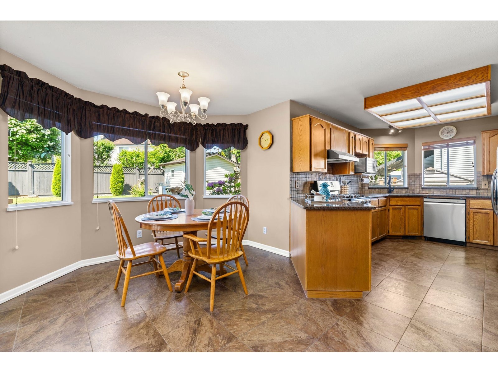 18687 56a Avenue, Surrey, British Columbia  V3S 7Y2 - Photo 5 - R3006981