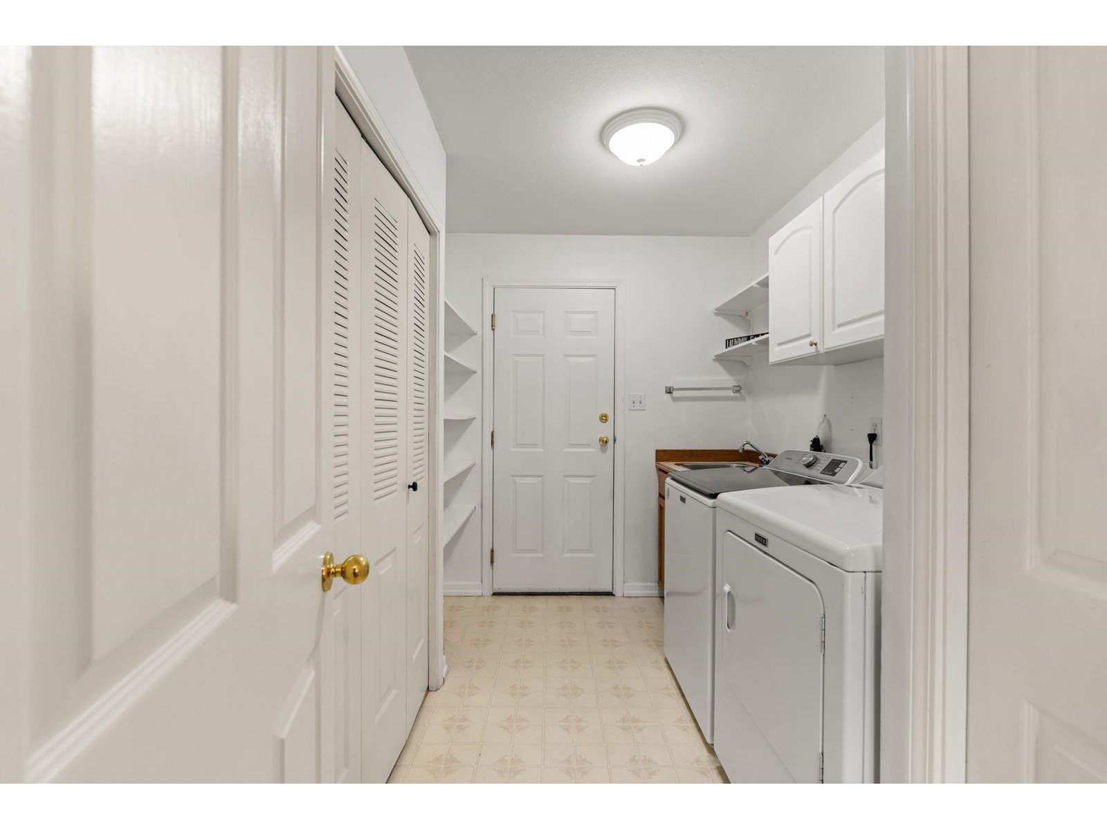 18687 56a Avenue, Surrey, British Columbia  V3S 7Y2 - Photo 8 - R3006981