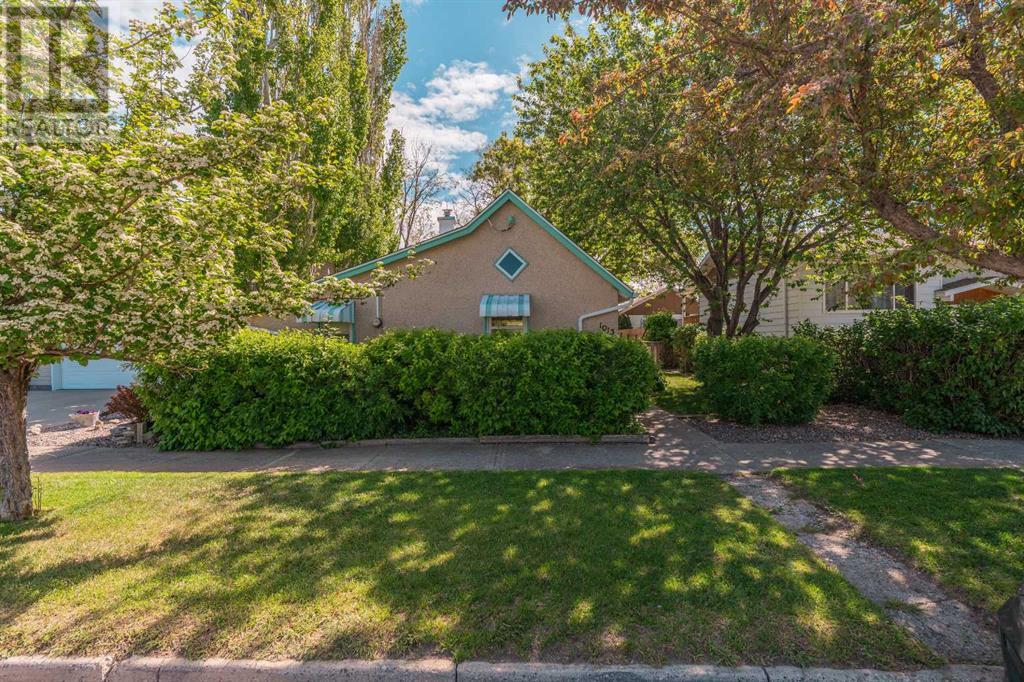 1013 6 Street N, Lethbridge, Alberta  T1H 1Y3 - Photo 1 - A2224507