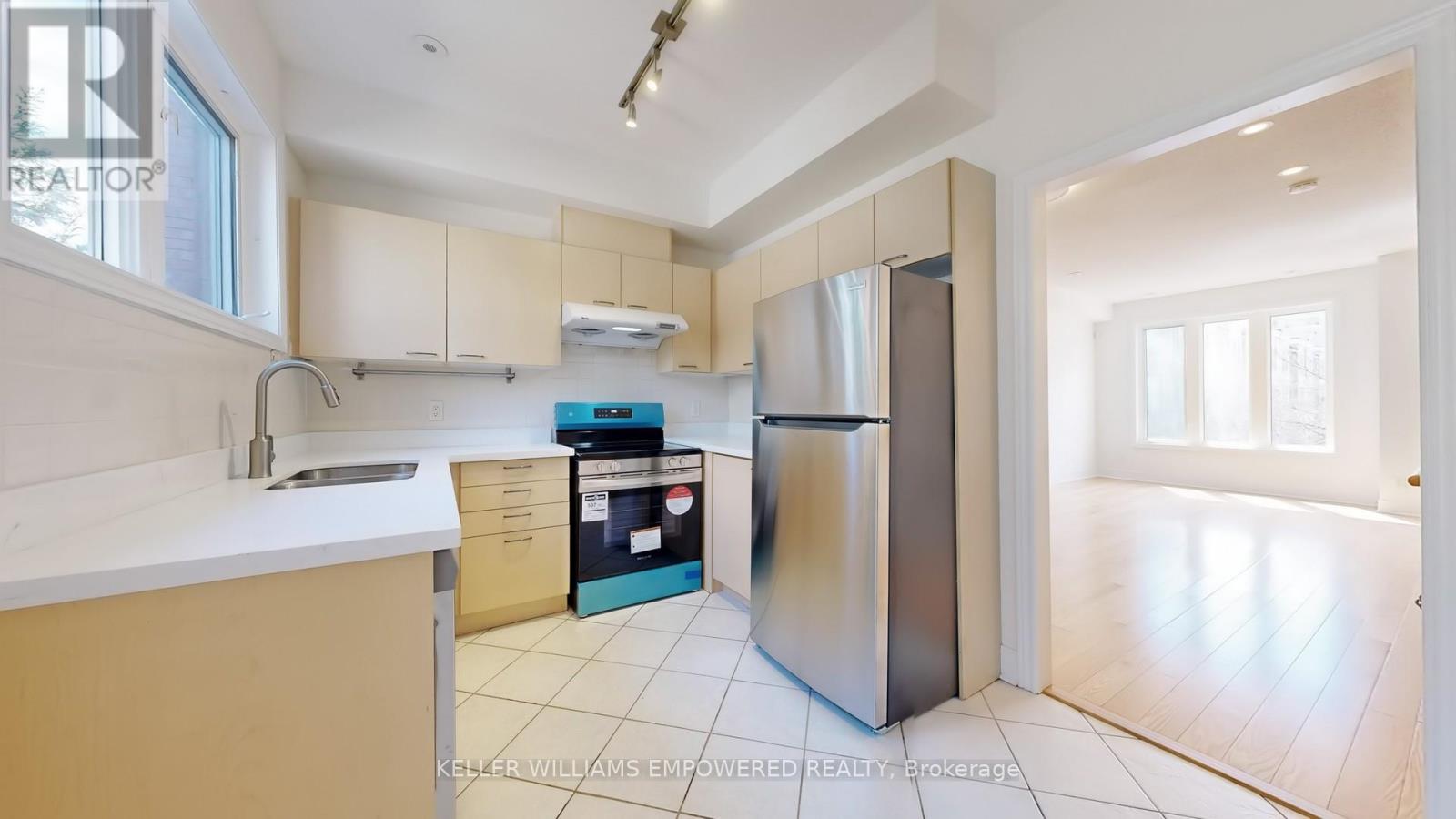 Th 3 - 68 Suncrest Boulevard, Markham, Ontario  L3T 7Y1 - Photo 15 - N12183431