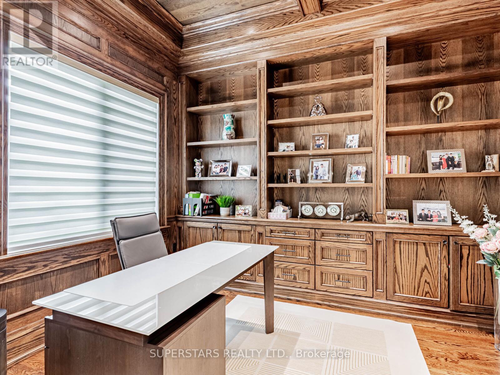 17 Westwood Lane, Richmond Hill, Ontario  L4C 6X4 - Photo 11 - N12183460