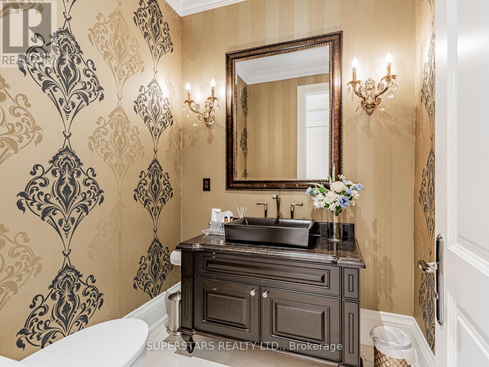 17 Westwood Lane, Richmond Hill, Ontario  L4C 6X4 - Photo 12 - N12183460