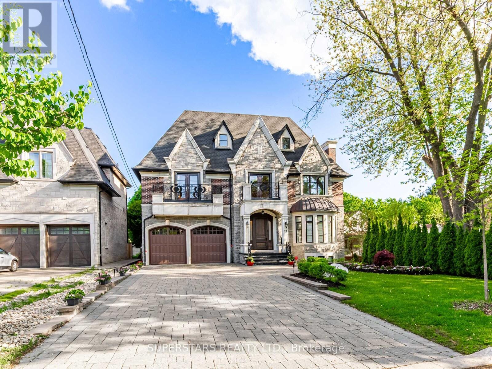 17 Westwood Lane, Richmond Hill, Ontario  L4C 6X4 - Photo 2 - N12183460