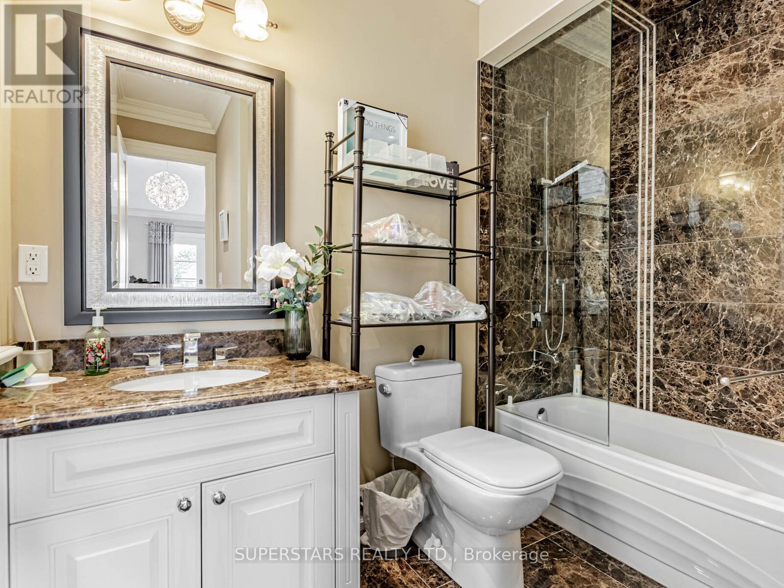 17 Westwood Lane, Richmond Hill, Ontario  L4C 6X4 - Photo 20 - N12183460