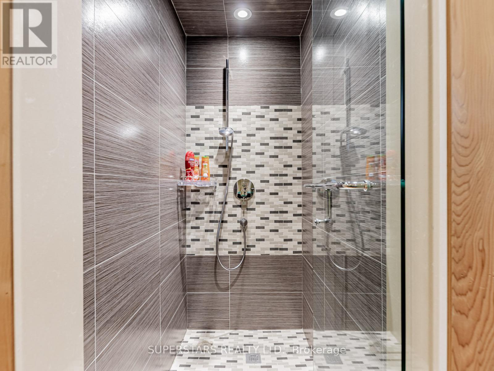 17 Westwood Lane, Richmond Hill, Ontario  L4C 6X4 - Photo 37 - N12183460