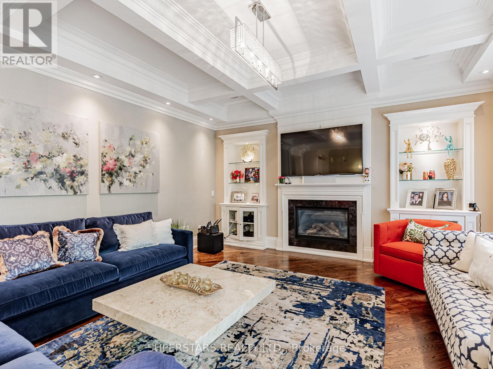 17 Westwood Lane, Richmond Hill, Ontario  L4C 6X4 - Photo 4 - N12183460