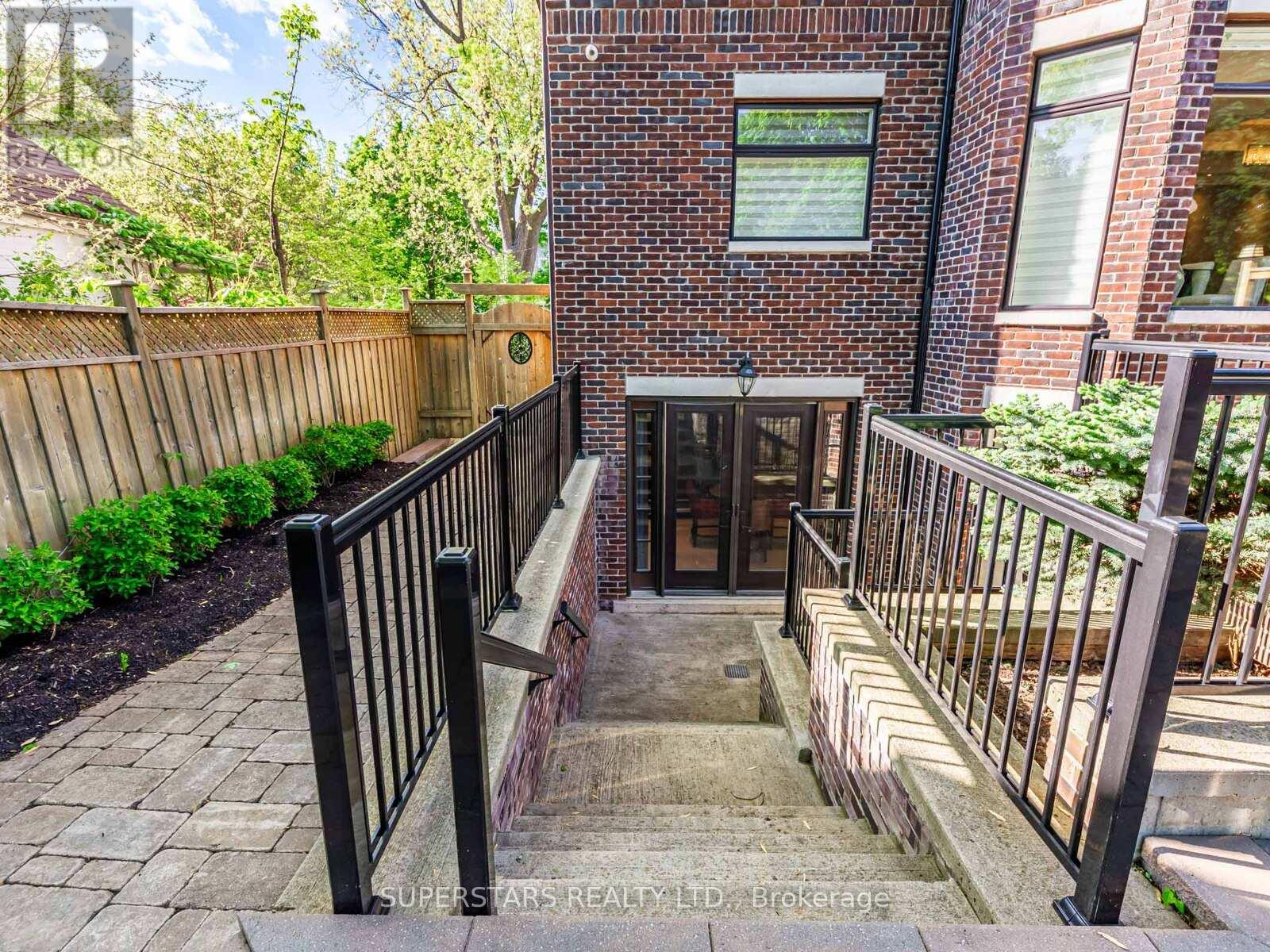 17 Westwood Lane, Richmond Hill, Ontario  L4C 6X4 - Photo 49 - N12183460