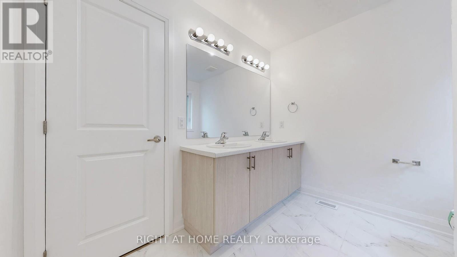19 Barnyard Trail, Barrie, Ontario  L9J 0C2 - Photo 21 - S12183423