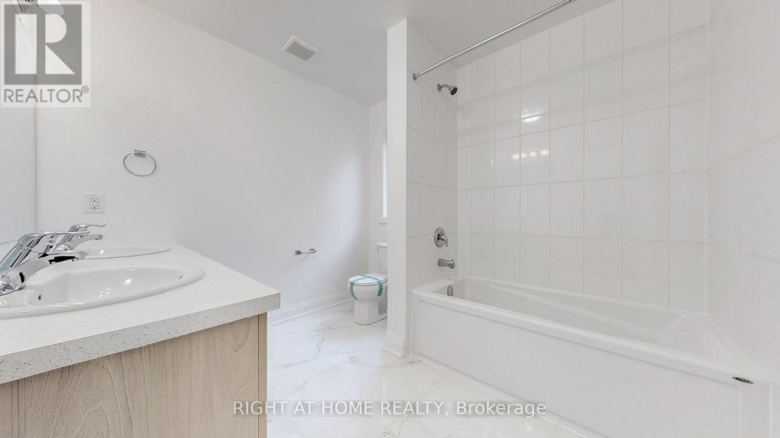19 Barnyard Trail, Barrie, Ontario  L9J 0C2 - Photo 28 - S12183423