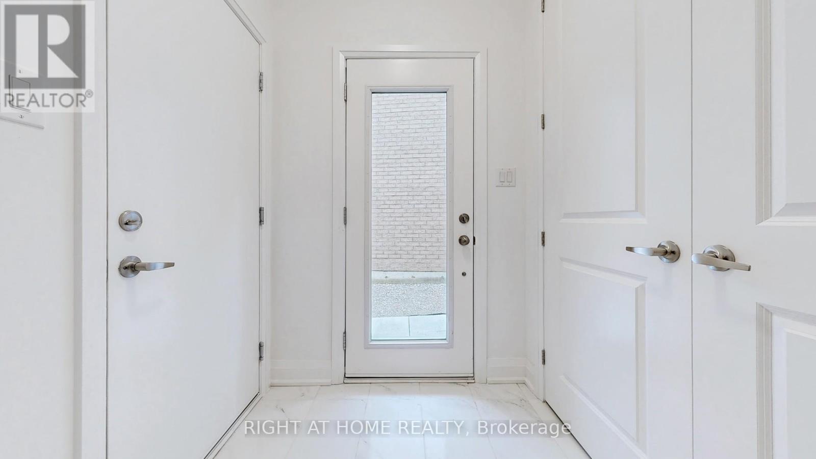 19 Barnyard Trail, Barrie, Ontario  L9J 0C2 - Photo 31 - S12183423