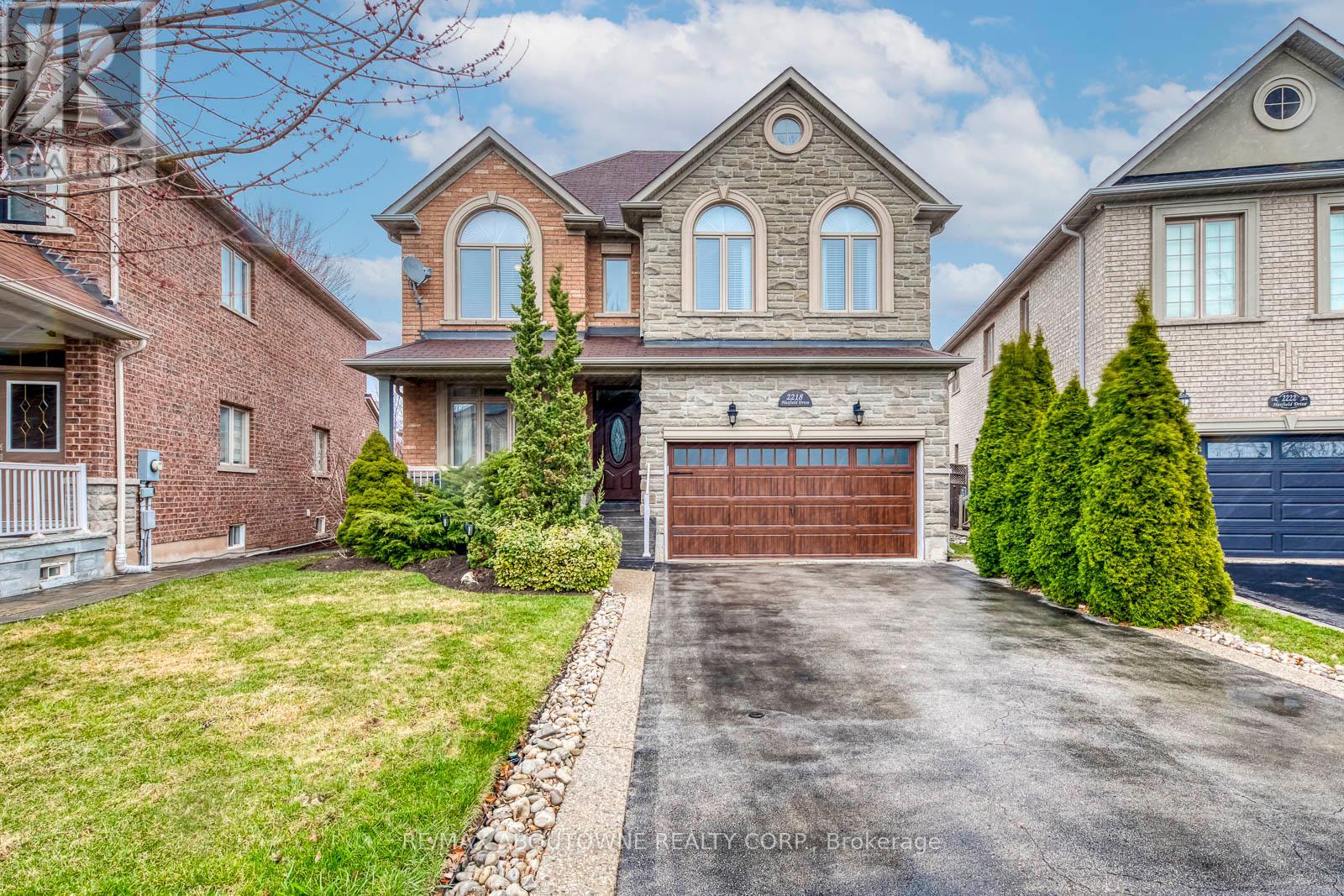 2218 Hatfield Drive, Oakville, Ontario  L6M 4W4 - Photo 1 - W12183422