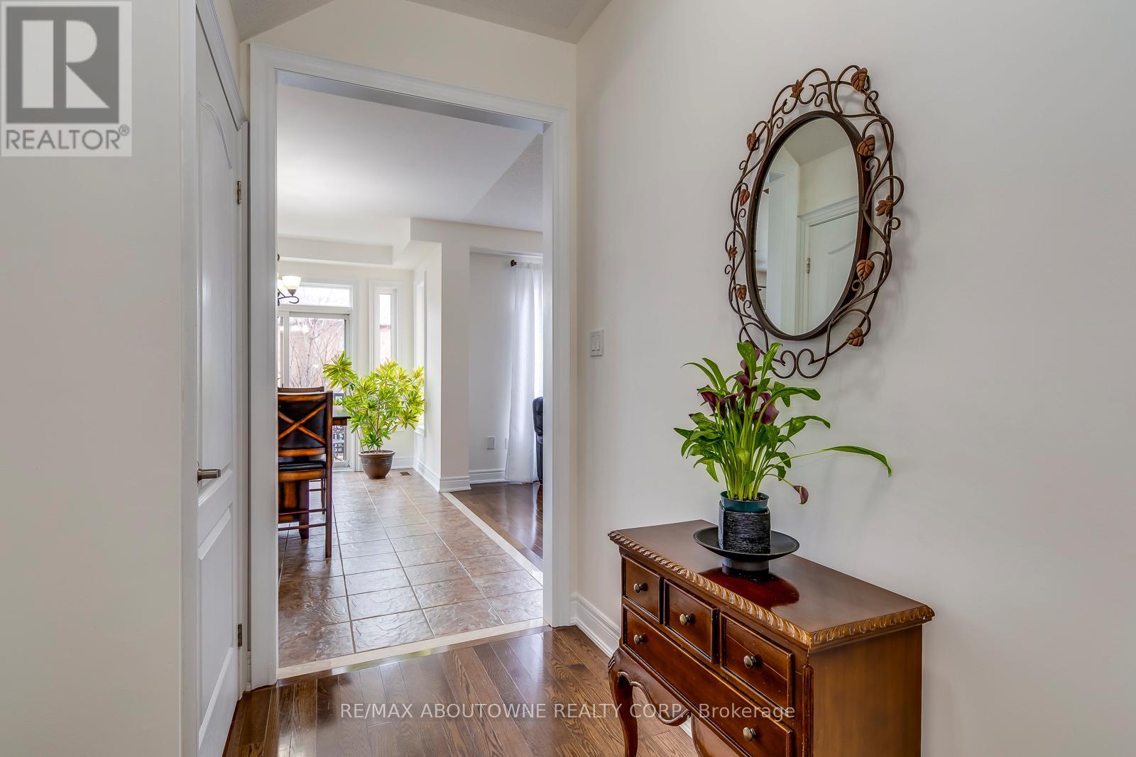2218 Hatfield Drive, Oakville, Ontario  L6M 4W4 - Photo 10 - W12183422