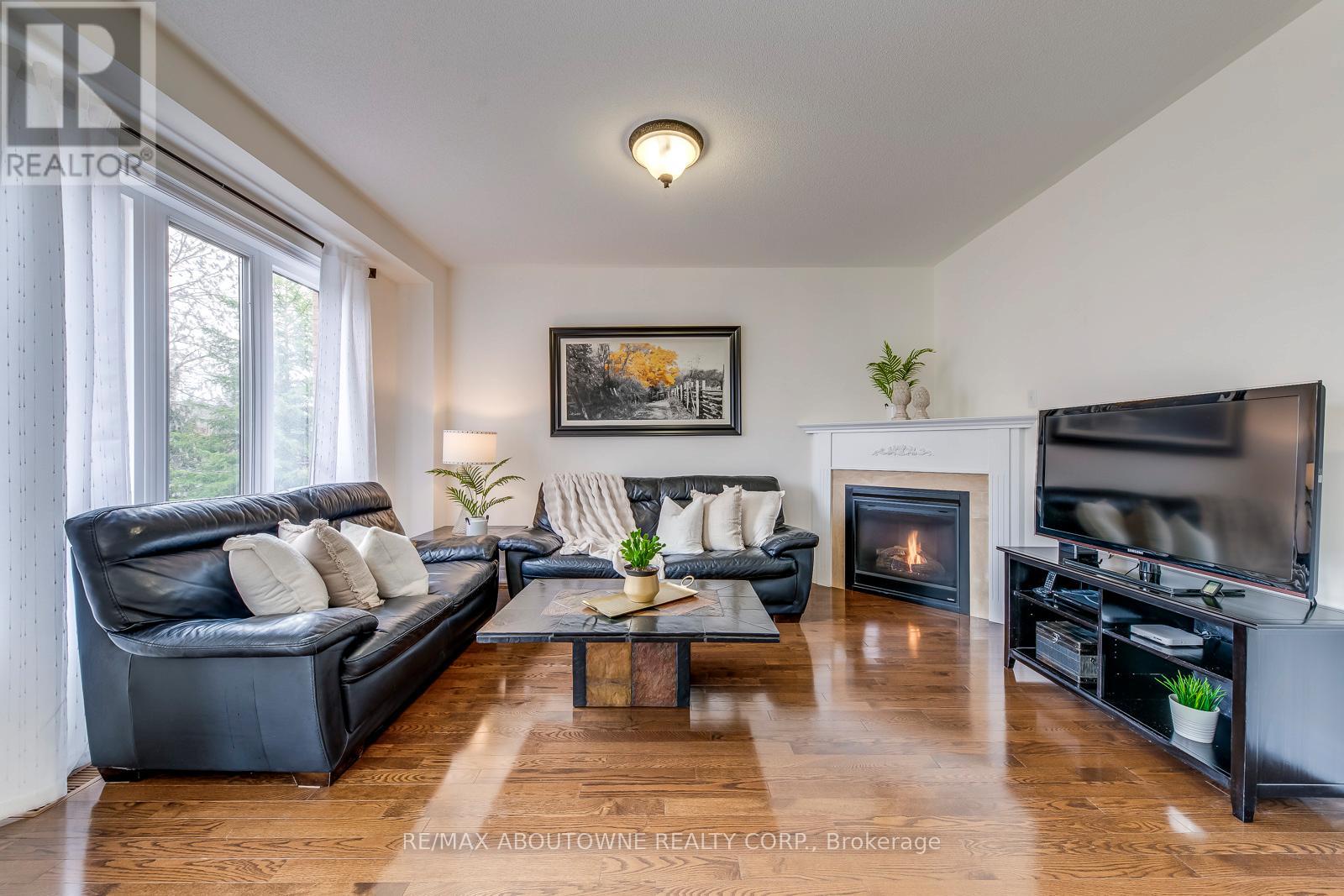2218 Hatfield Drive, Oakville, Ontario  L6M 4W4 - Photo 11 - W12183422
