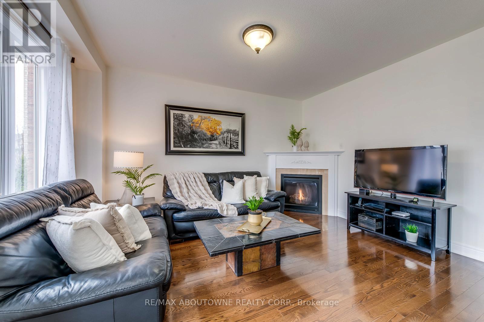 2218 Hatfield Drive, Oakville, Ontario  L6M 4W4 - Photo 12 - W12183422