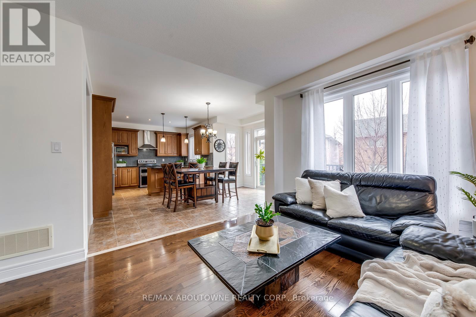 2218 Hatfield Drive, Oakville, Ontario  L6M 4W4 - Photo 13 - W12183422