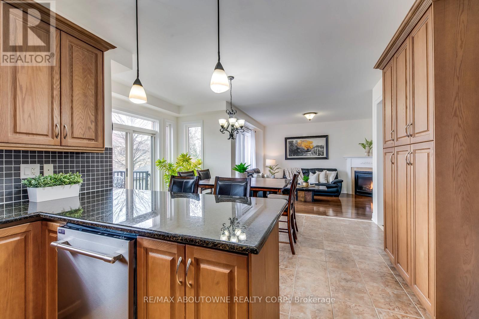 2218 Hatfield Drive, Oakville, Ontario  L6M 4W4 - Photo 16 - W12183422