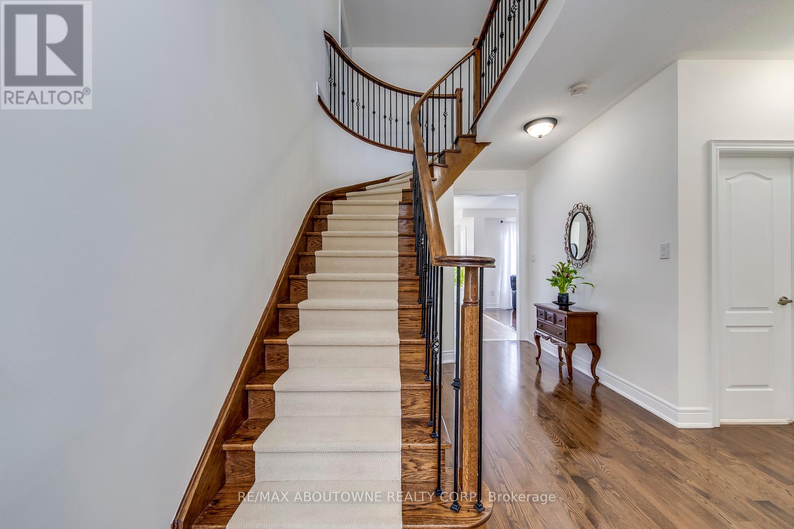 2218 Hatfield Drive, Oakville, Ontario  L6M 4W4 - Photo 20 - W12183422