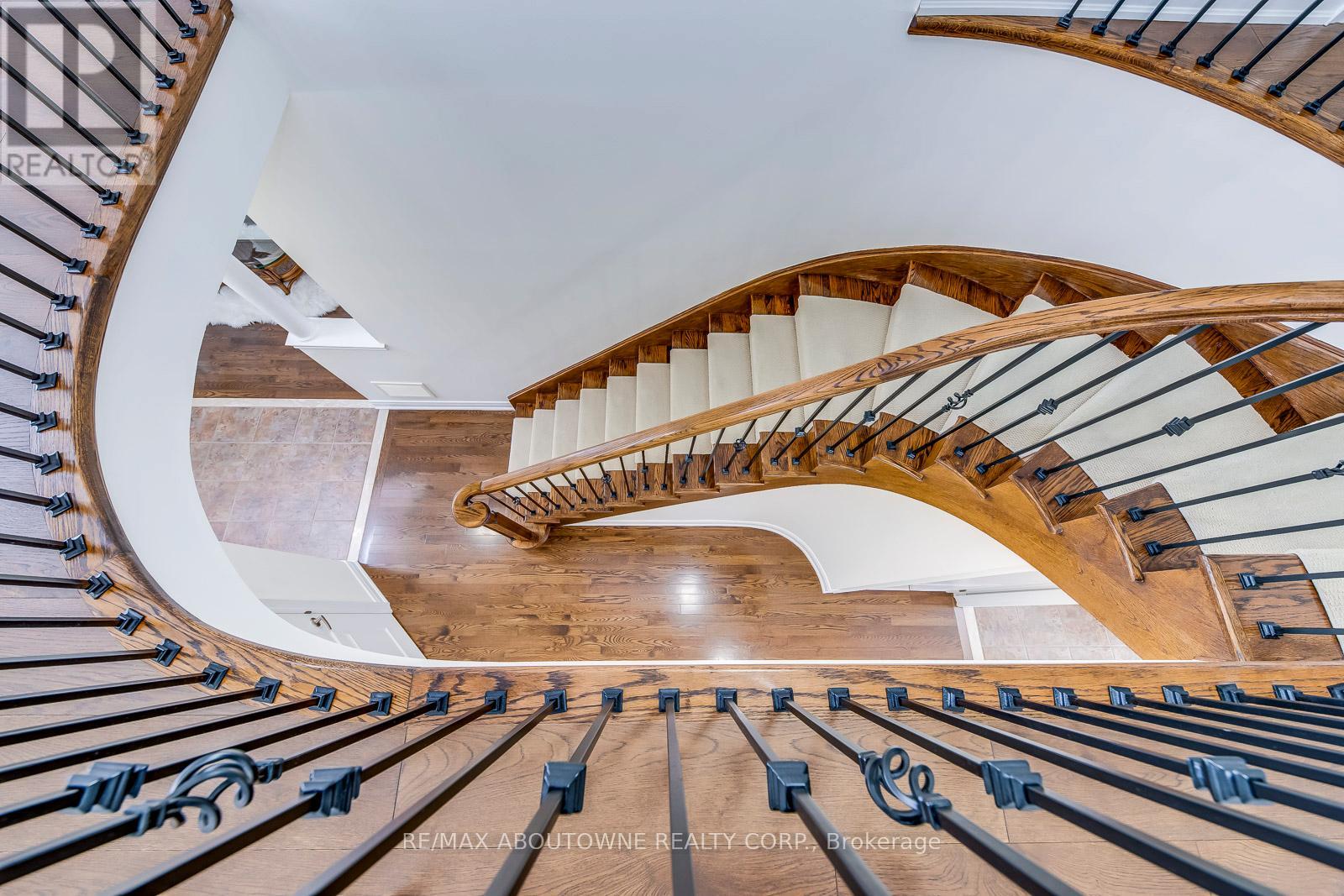2218 Hatfield Drive, Oakville, Ontario  L6M 4W4 - Photo 21 - W12183422