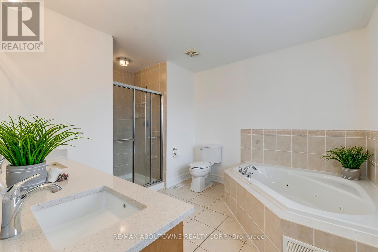 2218 Hatfield Drive, Oakville, Ontario  L6M 4W4 - Photo 26 - W12183422