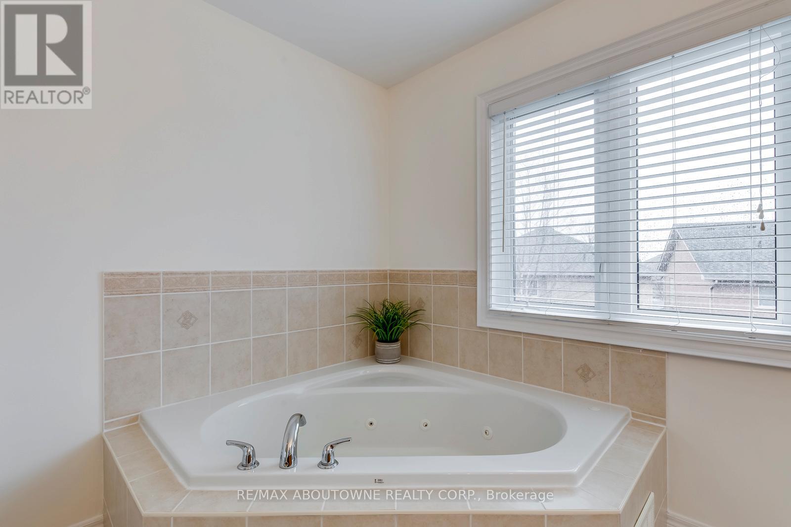2218 Hatfield Drive, Oakville, Ontario  L6M 4W4 - Photo 28 - W12183422