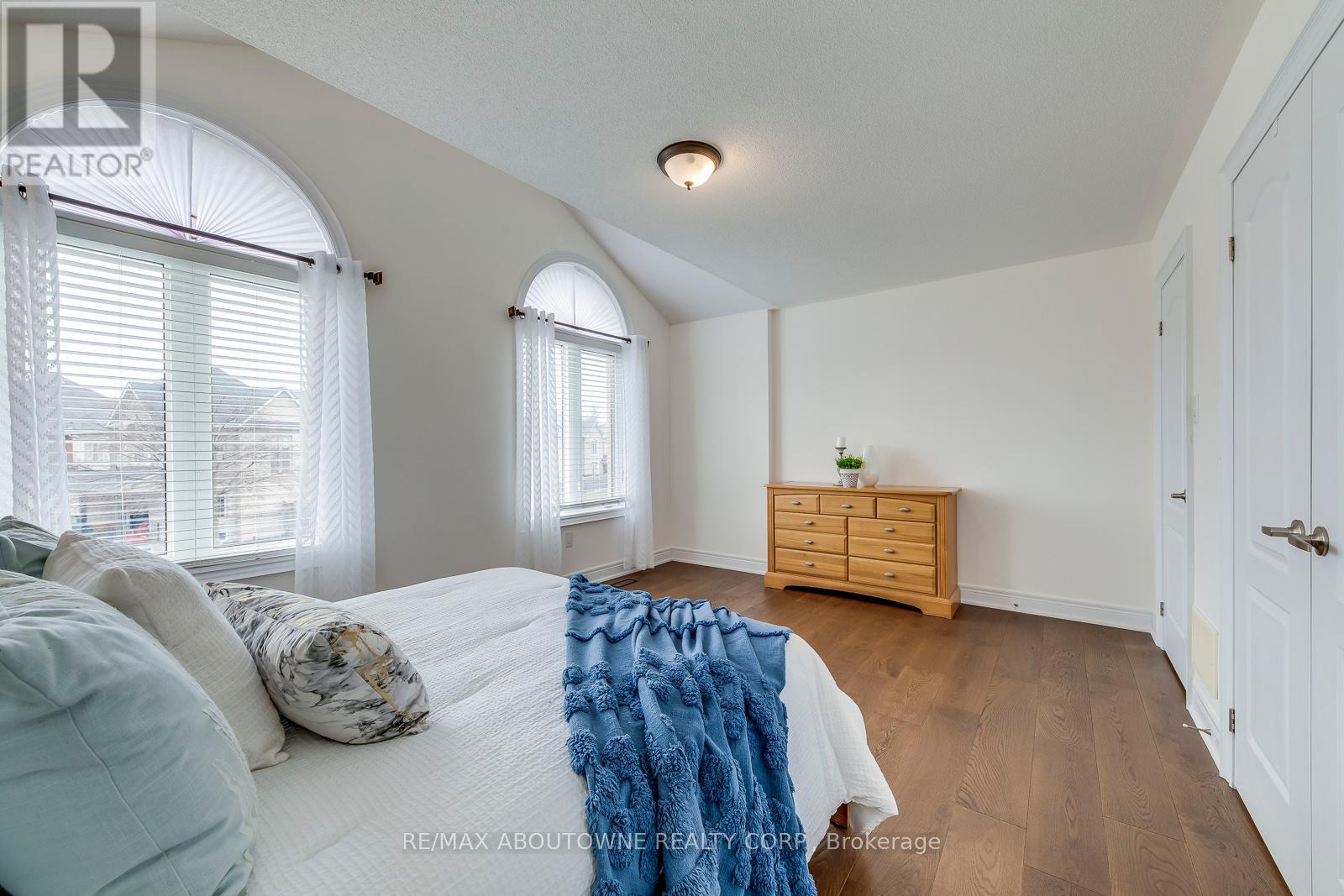 2218 Hatfield Drive, Oakville, Ontario  L6M 4W4 - Photo 32 - W12183422