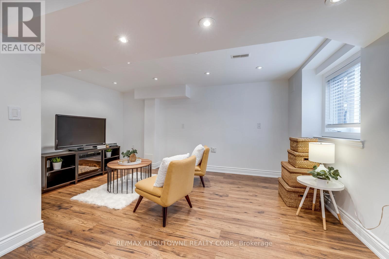 2218 Hatfield Drive, Oakville, Ontario  L6M 4W4 - Photo 39 - W12183422