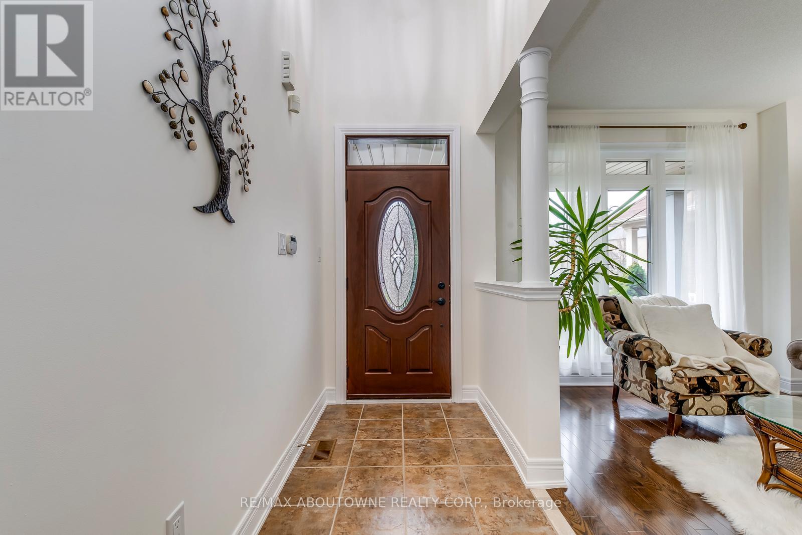 2218 Hatfield Drive, Oakville, Ontario  L6M 4W4 - Photo 4 - W12183422