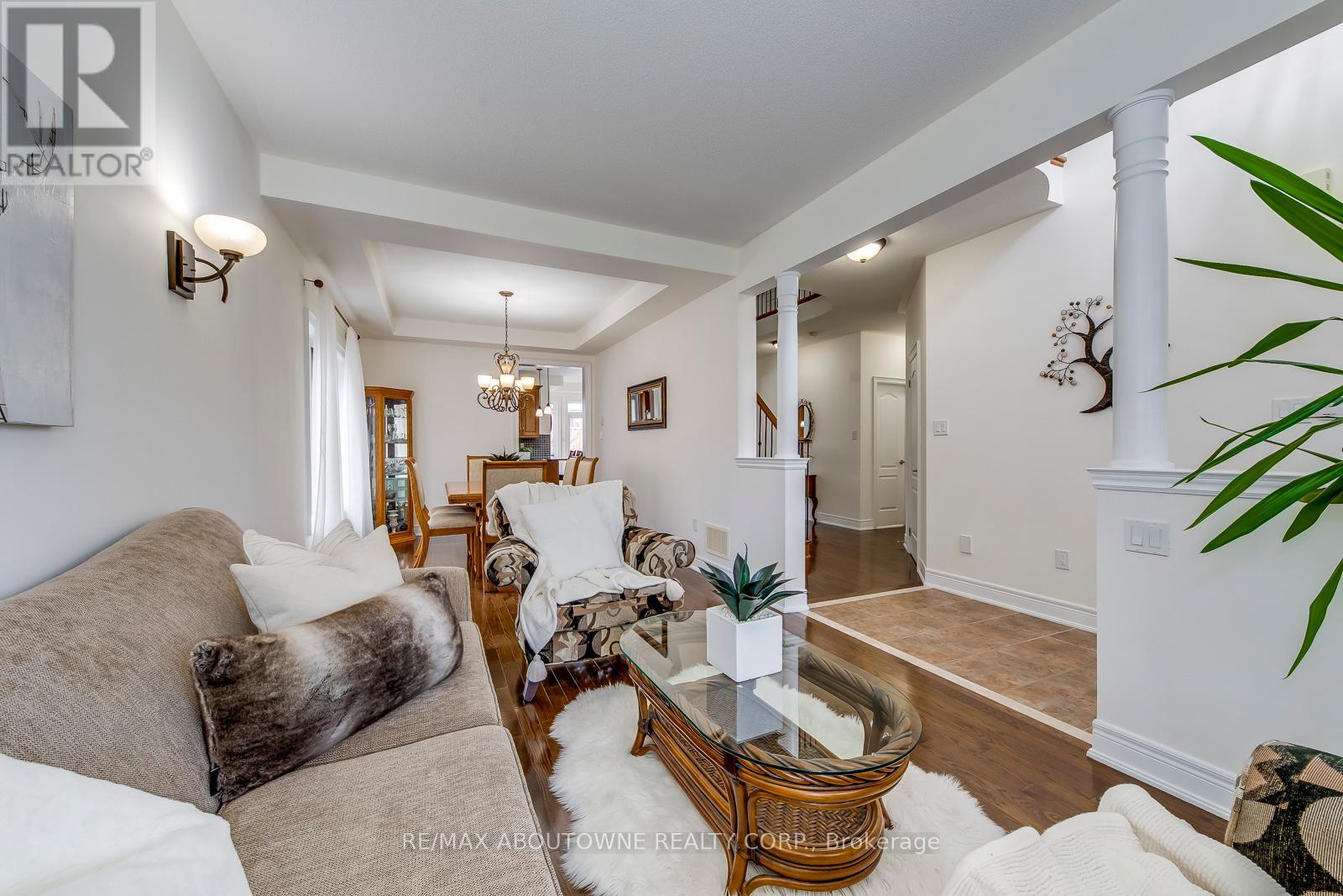 2218 Hatfield Drive, Oakville, Ontario  L6M 4W4 - Photo 6 - W12183422