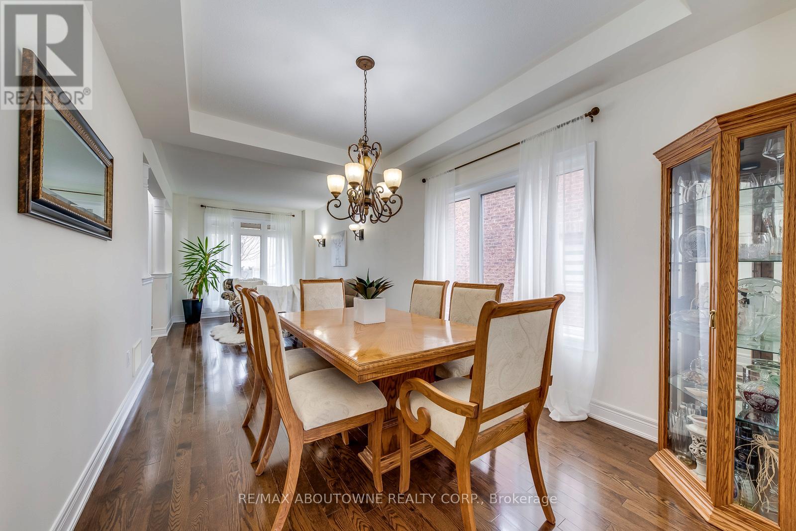 2218 Hatfield Drive, Oakville, Ontario  L6M 4W4 - Photo 7 - W12183422