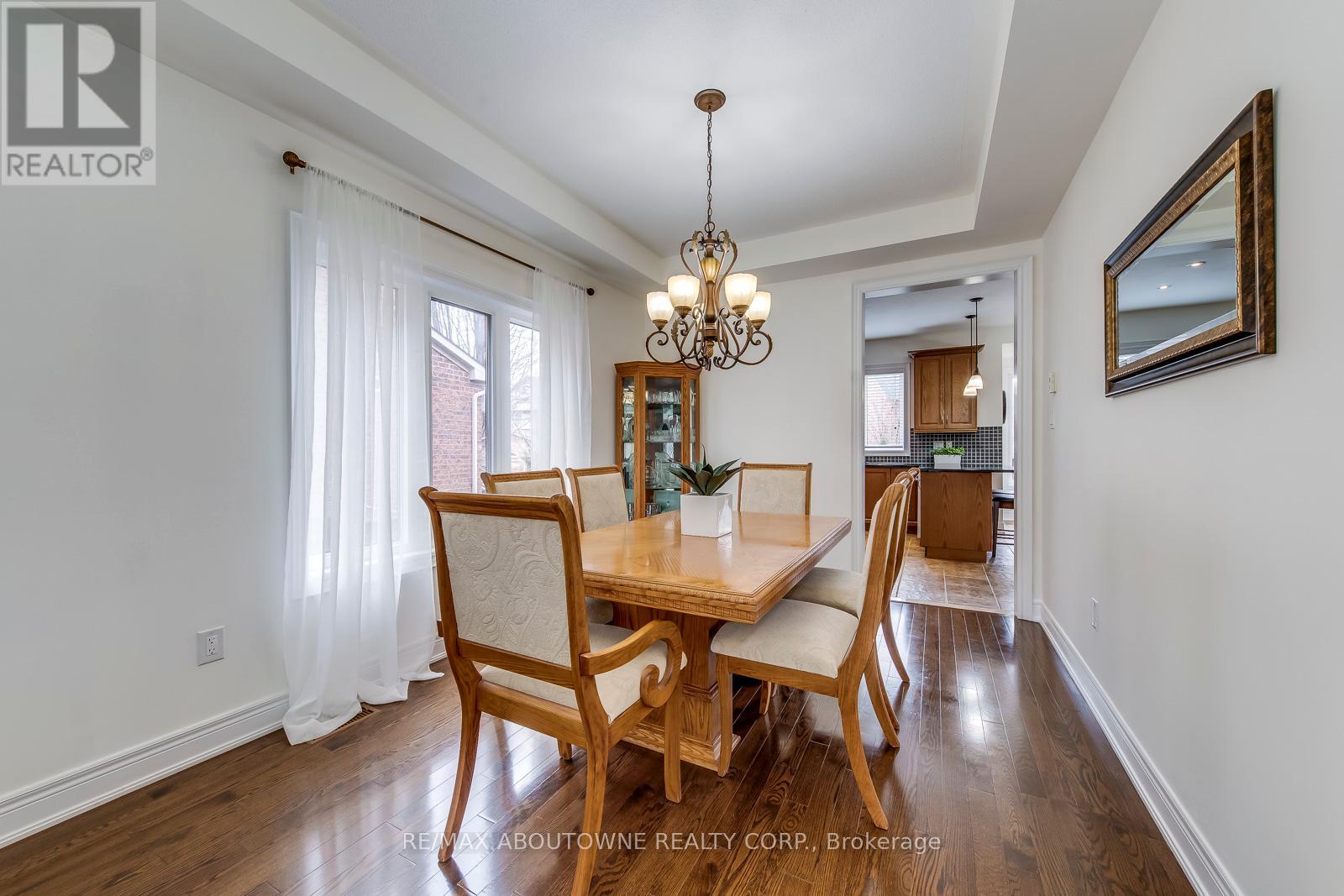 2218 Hatfield Drive, Oakville, Ontario  L6M 4W4 - Photo 8 - W12183422