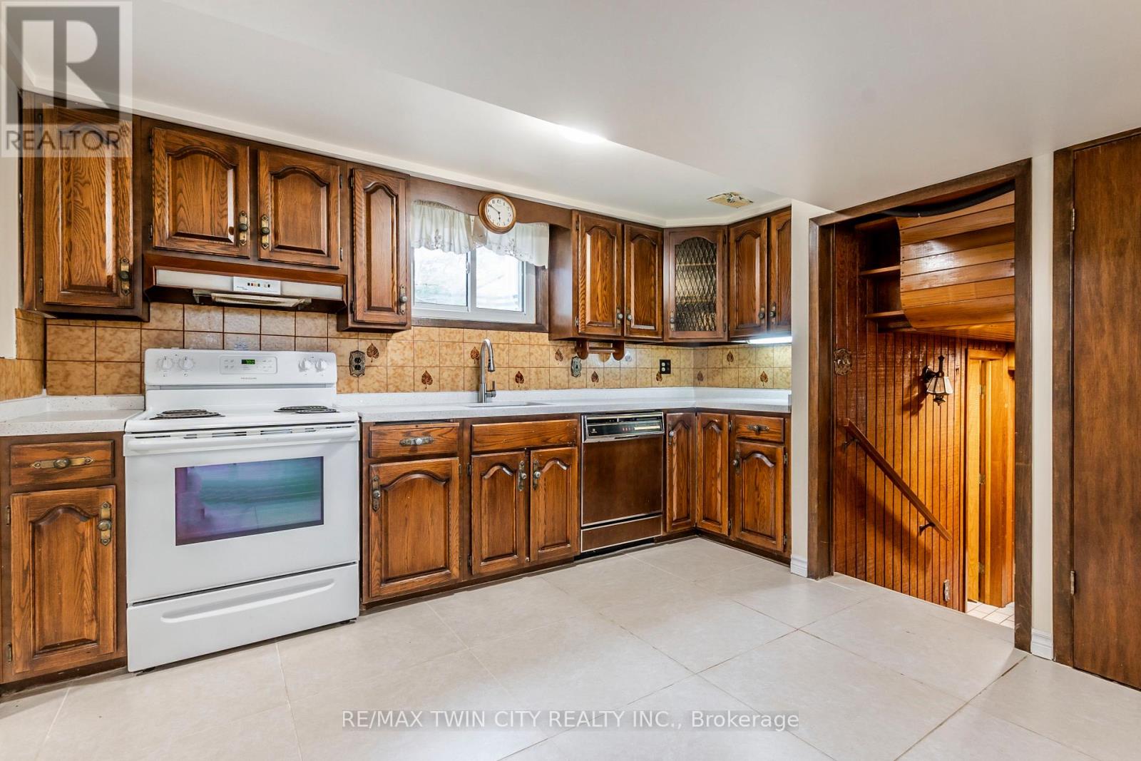413 Carson Drive, Kitchener, Ontario  N2B 2W5 - Photo 24 - X12183428