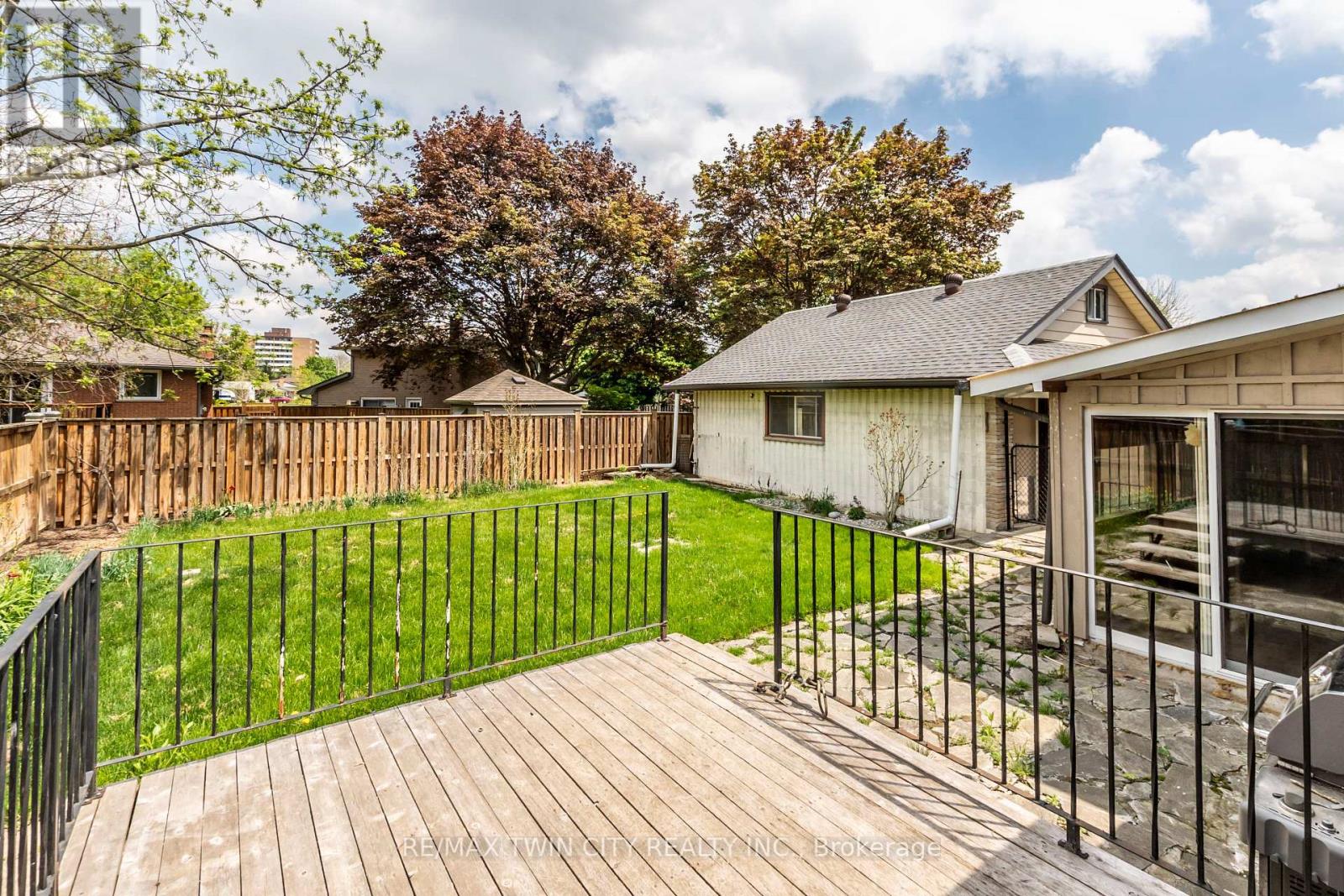 413 Carson Drive, Kitchener, Ontario  N2B 2W5 - Photo 42 - X12183428