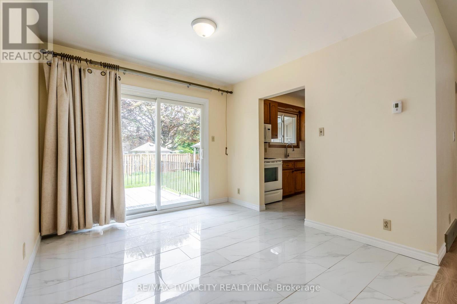 413 Carson Drive, Kitchener, Ontario  N2B 2W5 - Photo 6 - X12183428