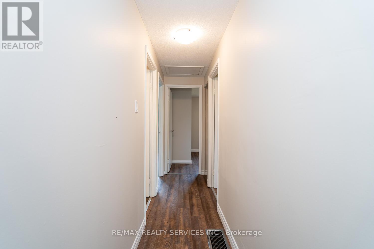 71 Helene Crescent, Waterloo, Ontario  N2L 5E6 - Photo 21 - X12183442