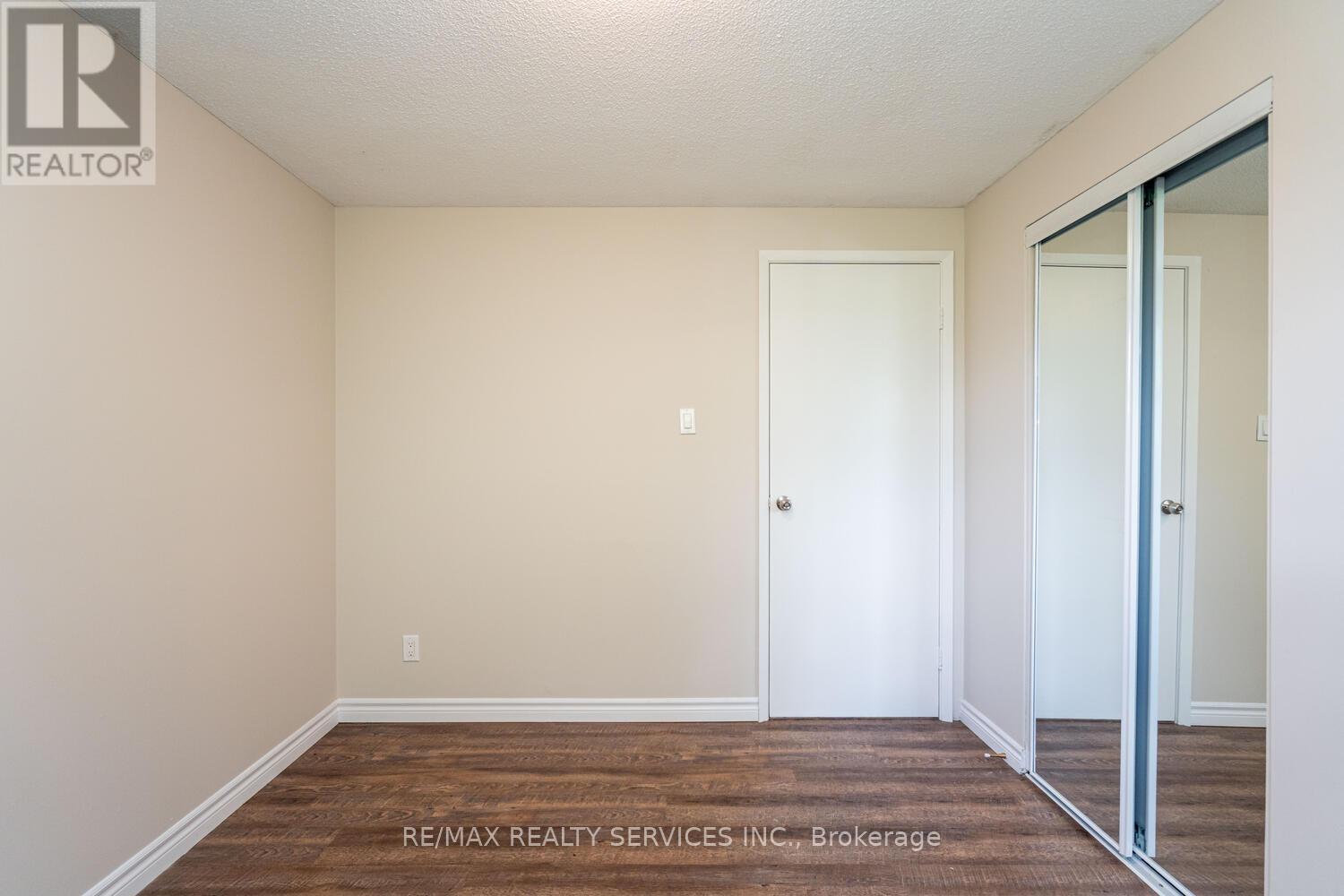 71 Helene Crescent, Waterloo, Ontario  N2L 5E6 - Photo 25 - X12183442
