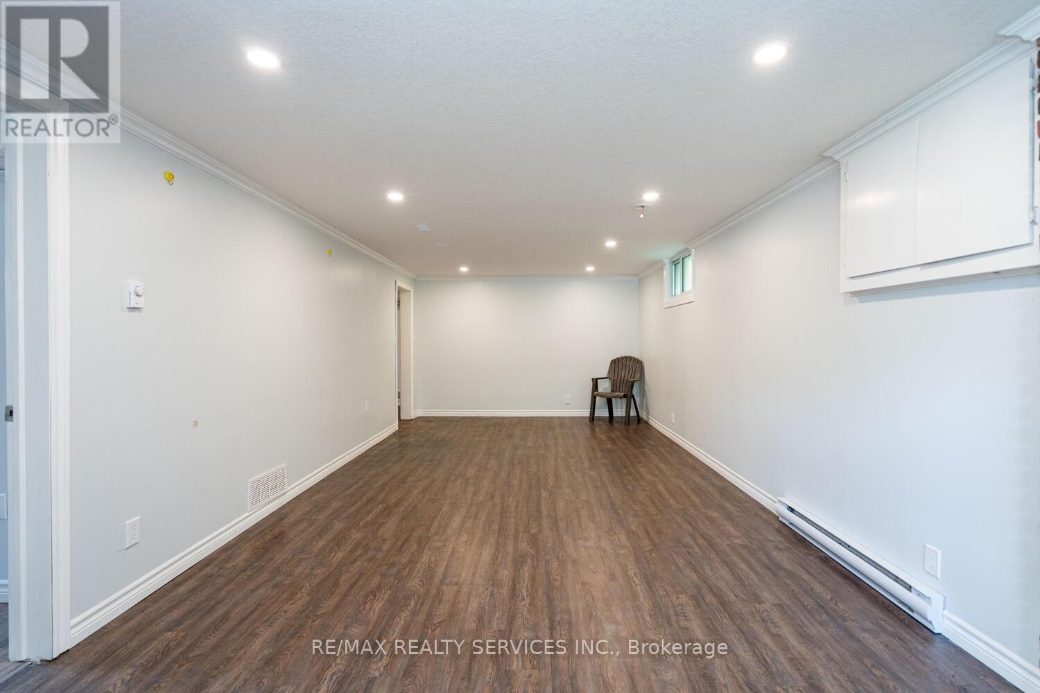 71 Helene Crescent, Waterloo, Ontario  N2L 5E6 - Photo 35 - X12183442