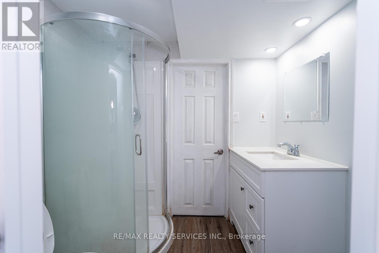 71 Helene Crescent, Waterloo, Ontario  N2L 5E6 - Photo 42 - X12183442