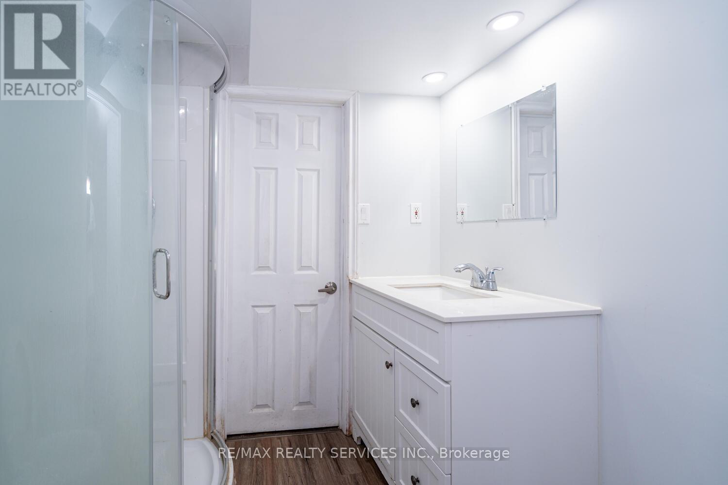 71 Helene Crescent, Waterloo, Ontario  N2L 5E6 - Photo 43 - X12183442