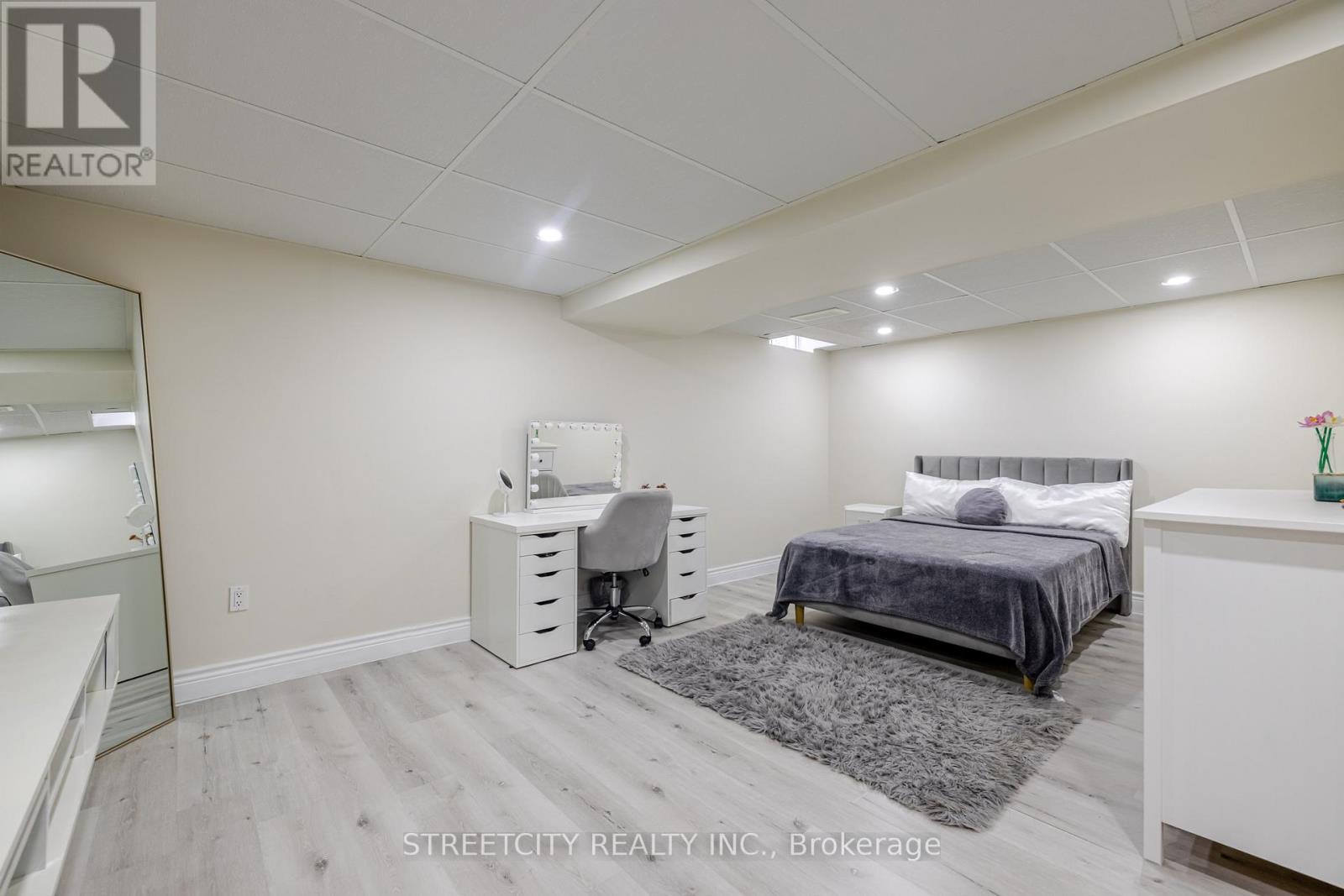 1315 Limeridge Road E, Hamilton, Ontario  L8W 1L5 - Photo 26 - X12183479