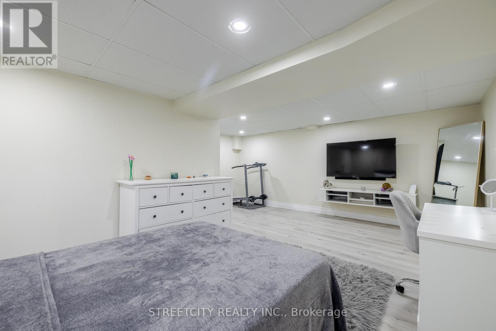 1315 Limeridge Road E, Hamilton, Ontario  L8W 1L5 - Photo 28 - X12183479