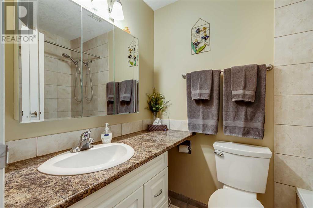 343 Manora Rise Ne, Calgary, Alberta  T2A 4S1 - Photo 12 - A2223954