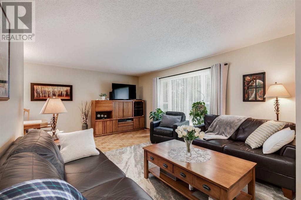 343 Manora Rise Ne, Calgary, Alberta  T2A 4S1 - Photo 3 - A2223954