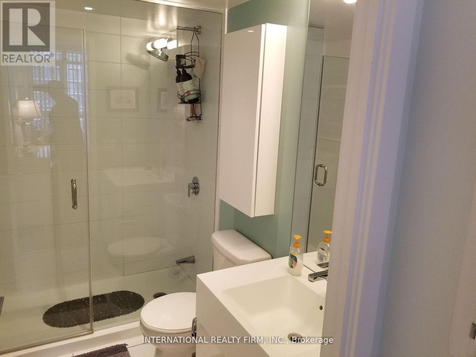 1607 - 10 Capreol Court, Toronto (Waterfront Communities), Ontario  M5V 4B3 - Photo 17 - C12183466